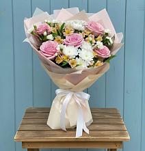 Букет цветов из:  Гвоздики, Орхидеи и Розы в Мирном Республика Крым