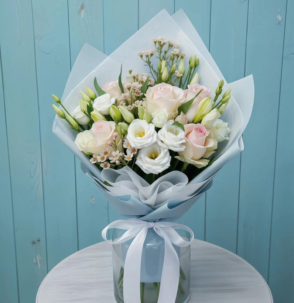 Букет цветов из: Розы и Лизиантусы в Мирном Республика Крым