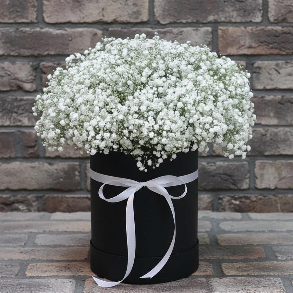 Цветочная композиция из Гипсофила в шляпной коробке в Мирном Республика Крым