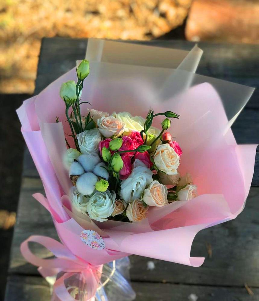 Букет цветов из: Розы и Лизиантусы в Мирном Республика Крым