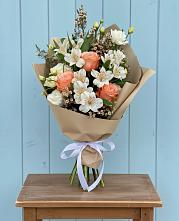 Букет цветов из:  Альстромерии, Лизиантусы, Розы и Хризантемы в Мирном Республика Крым