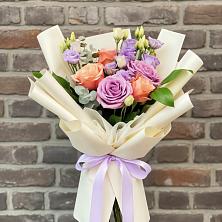 Букет цветов из:  Лизиантусы и Розы в Мирном Республика Крым