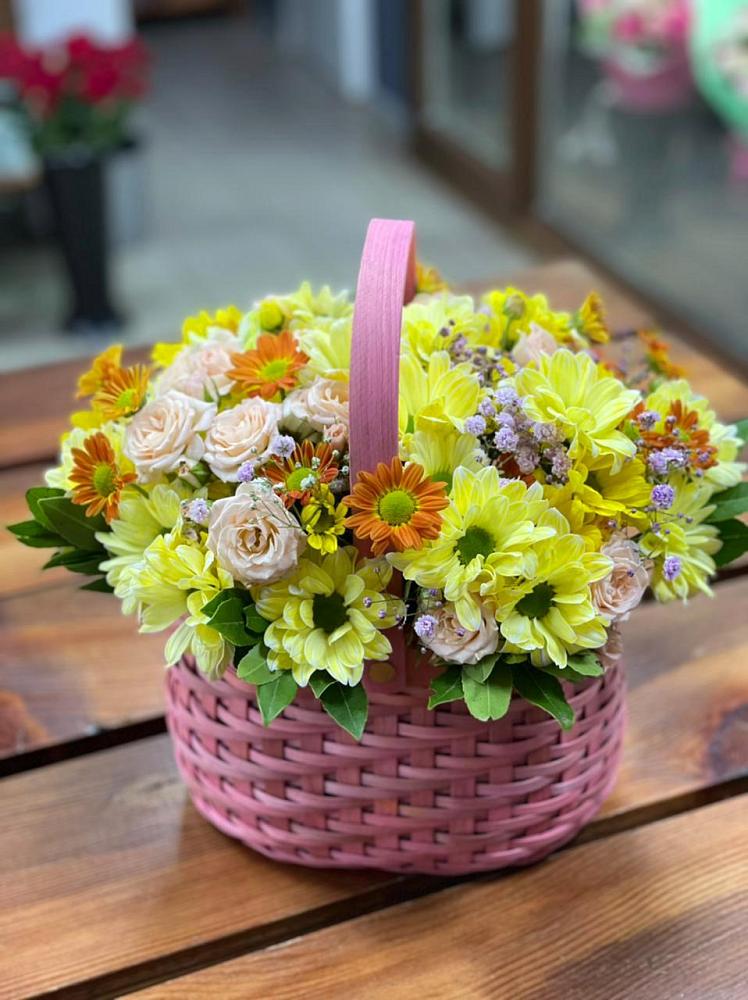 Цветочная композиция из Хризантемы и Розы в корзине в Мирном Республика Крым