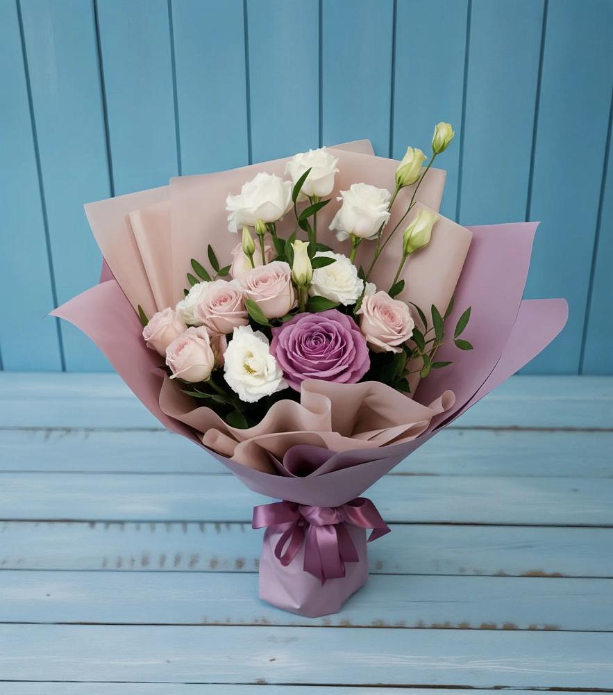 Букет цветов из: Розы и Лизиантусы в Мирном Республика Крым